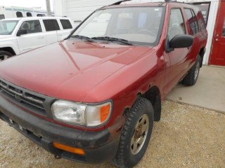 1996 Nissan Pathfinder XE 4dr 4WD SUV